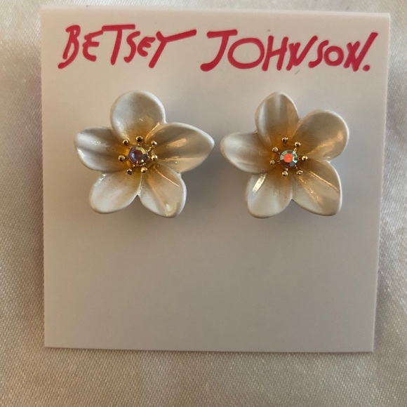 Betsey Johnson Gold Tone White Enamel Tropical Flower Stud Earrings NWT - Picture 9 of 12